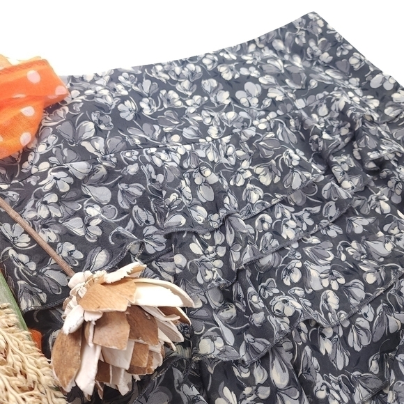 Loft Ruffled Floral Layered Gray Skirt Sz 4 - Picture 5 of 13